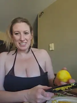 lilyhornyhousewife online show from 06/19/26, 07:20