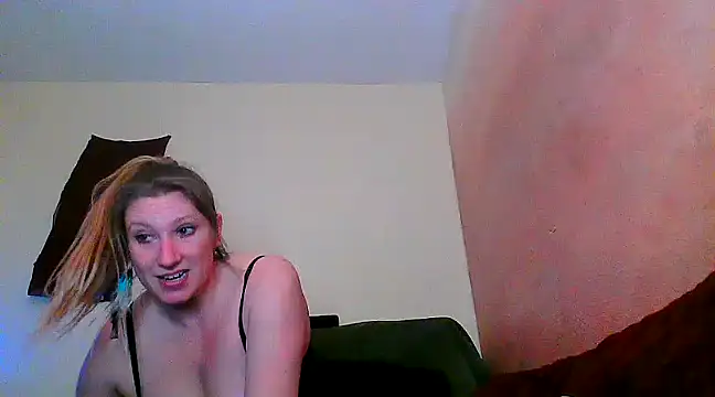 Snapshot of lilyhornyhousewife chatting on 03/17/25, 02:30 lilyhornyhousewife online show from 03/17/25, 02:30