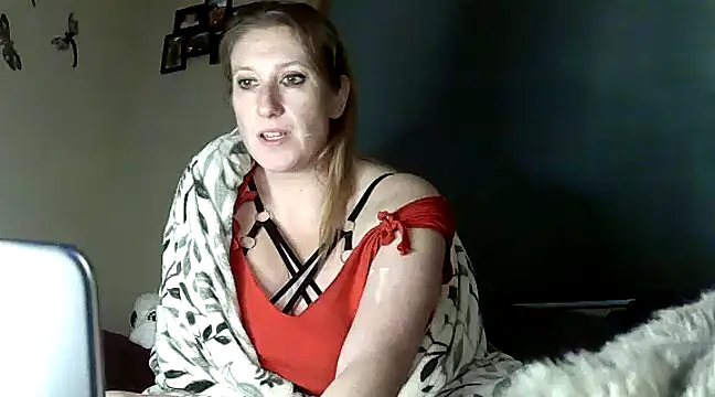 Snapshot of lilyhornyhousewife chatting on 12/23/24, 12:41 lilyhornyhousewife online show from 12/23/24, 12:41
