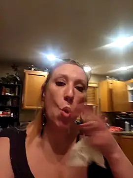 Snapshot of lilyhornyhousewife chatting on 01/19/25, 12:39 lilyhornyhousewife online show from 01/19/25, 12:39