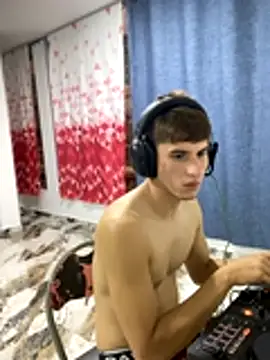 oliver Lz online show from 11/28/25, 10:54