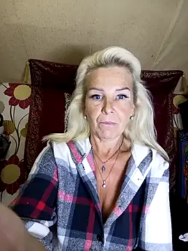 Snapshot of CassandraSandra44 chatting on 10/15/25, 04:44 CassandraSandra44 online show from 10/15/25, 04:44