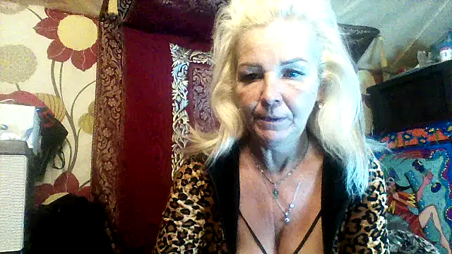 Snapshot of CassandraSandra44 chatting on 11/22/25, 05:06 CassandraSandra44 online show from 11/22/25, 05:06
