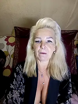 Snapshot of CassandraSandra44 chatting on 11/20/25, 04:24 CassandraSandra44 online show from 11/20/25, 04:24