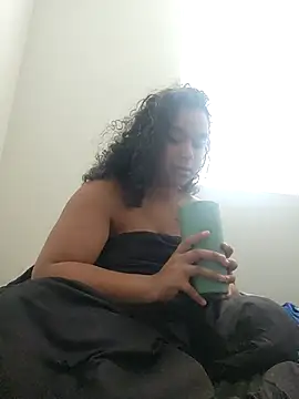 cinnaminnie online show from 12/15/25, 09:31