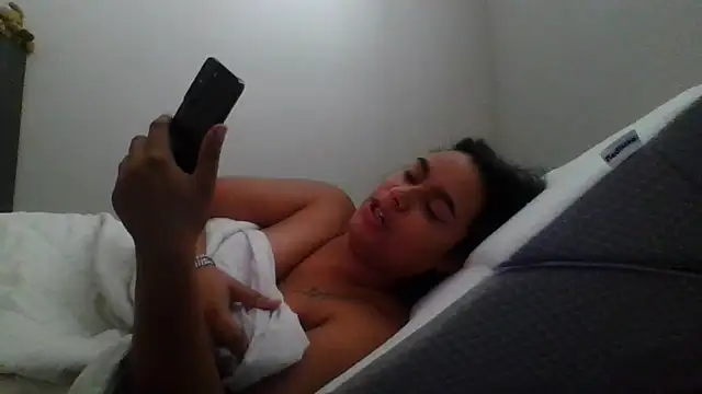 cinnaminnie online show from 11/14/25, 03:37