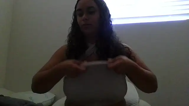 cinnaminnie online show from 10/16/25, 04:37