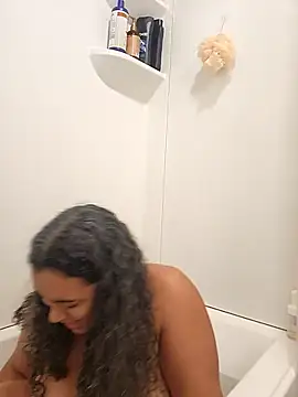 cinnaminnie online show from 04/13/26, 02:54