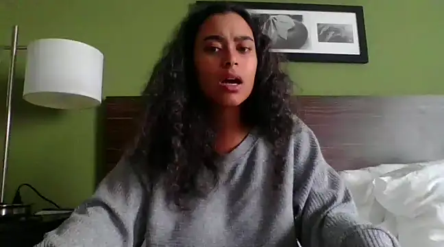 cinnaminnie online show from 01/06/25, 04:02