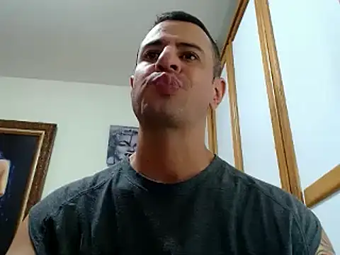 Snapshot of nicolay_74 chatting on 02/14/25, 04:09 nicolay 74 online show from 02/14/25, 04:09
