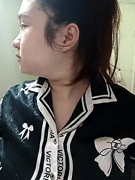 Thomgdee online show from 11/17/25, 05:33