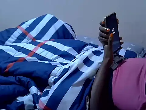 Snapshot of Just_Karu chatting on 12/03/25, 12:01 Just Karu online show from 12/03/25, 12:01