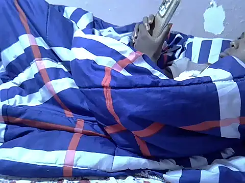 Snapshot of Just_Karu chatting on 11/25/25, 10:32 Just Karu online show from 11/25/25, 10:32