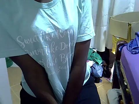 Snapshot of Just_Karu chatting on 12/03/25, 12:15 Just Karu online show from 12/03/25, 12:15