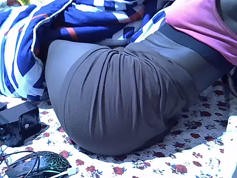 Snapshot of Just_Karu chatting on 11/06/25, 01:20 Just Karu online show from 11/06/25, 01:20