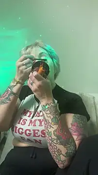 Hunniebunnie78 online show from 06/25/26, 05:45