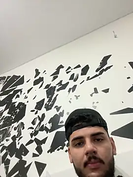 Snapshot of lehder47 chatting on 12/12/24, 04:04 lehder47 online show from 12/12/24, 04:04