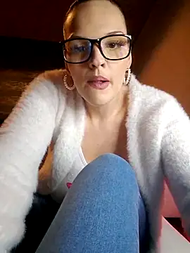Snapshot of Jujuicy_97 chatting on 03/16/25, 06:01 Jujuicy 97 online show from 03/16/25, 06:01
