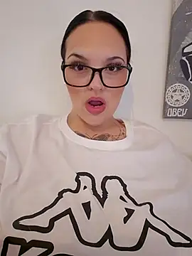 Jujuicy 97 online show from 04/12/26, 07:22