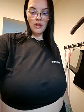 Jujuicy 97 online show from 10/27/25, 04:19