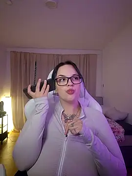 Jujuicy 97 online show from 04/09/26, 06:14