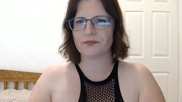 CrimsonMistress online show from 12/17/25, 10:37