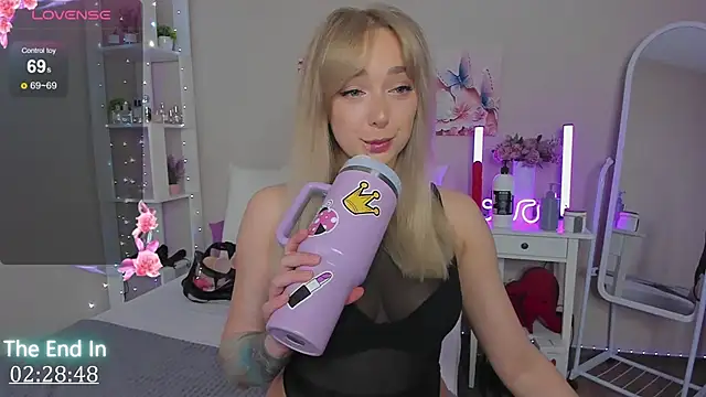 Snapshot of MissLisaX chatting on 09/11/25, 10:37 MissLisaX online show from 09/11/25, 10:37