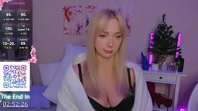 Snapshot of MissLisaX chatting on 12/23/25, 10:25 MissLisaX online show from 12/23/25, 10:25