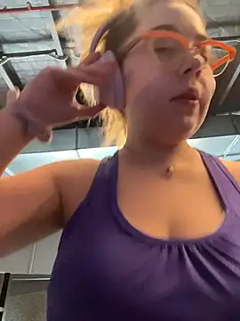 Snapshot of brooklynivy chatting on 10/29/25, 03:38 brooklynivy online show from 10/29/25, 03:38