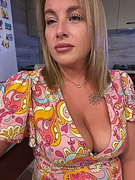 Snapshot of Cute_Hot_Alice chatting on 06/27/26, 08:59 Cute Hot Alice online show from 06/27/26, 08:59