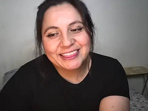 Snapshot of irissex0711 chatting on 10/11/25, 02:34 irissex0711 online show from 10/11/25, 02:34