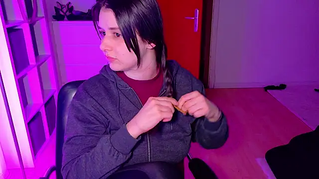 Snapshot of jenna-sxy19 chatting on 03/20/25, 02:51 jenna-sxy19 online show from 03/20/25, 02:51