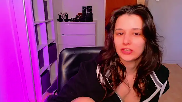 Snapshot of jenna-sxy19 chatting on 03/17/25, 06:21 jenna-sxy19 online show from 03/17/25, 06:21