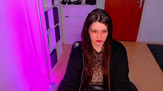 Snapshot of jenna-sxy19 chatting on 03/18/25, 05:23 jenna-sxy19 online show from 03/18/25, 05:23
