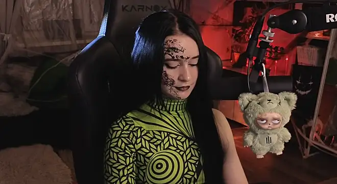 KiraLiLime online show from 10/31/25, 04:36