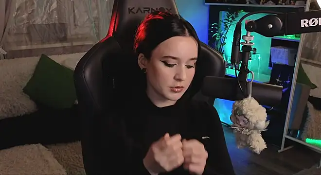 KiraLiLime online show from 11/28/25, 04:29