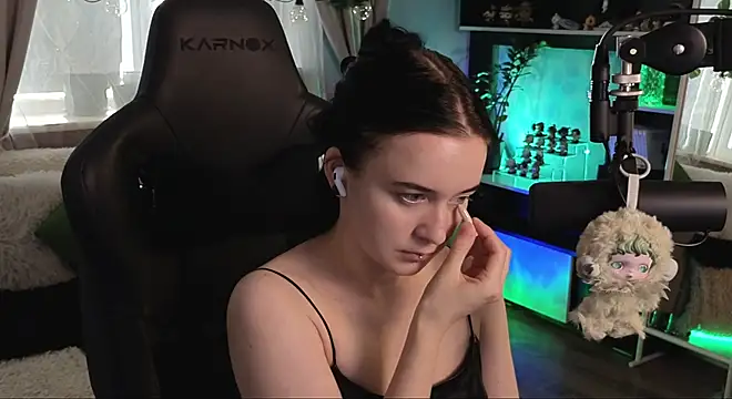 KiraLiLime online show from 11/16/25, 10:53