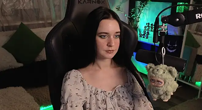 KiraLiLime online show from 11/04/25, 10:13