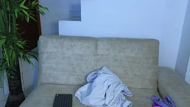 Snapshot of Lorenne_Miller chatting on 10/22/25, 05:07 Lorenne Miller online show from 10/22/25, 05:07