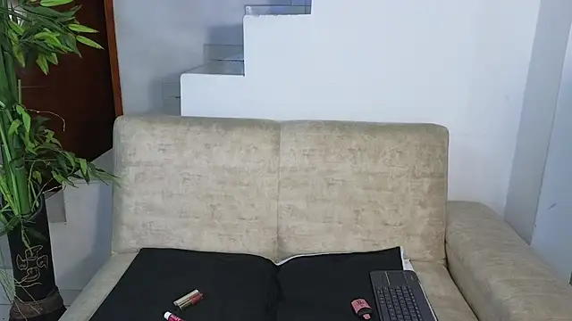 Snapshot of Lorenne_Miller chatting on 11/11/25, 02:39 Lorenne Miller online show from 11/11/25, 02:39