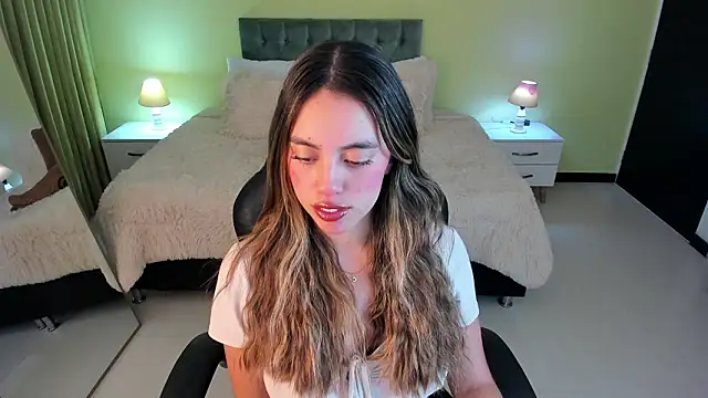 Snapshot of _Charlotte_evans_1 chatting on 02/04/26, 11:44 Charlotte evans 1 online show from 02/04/26, 11:44