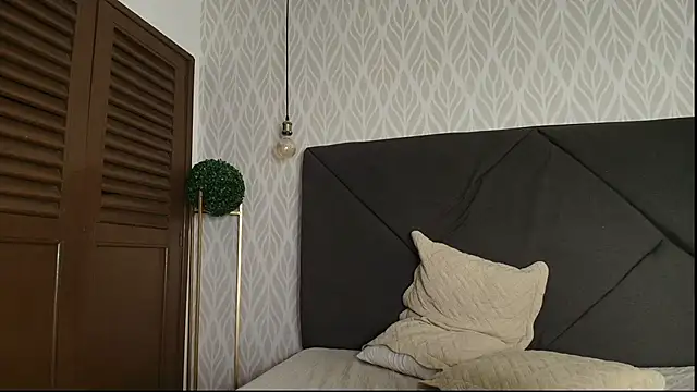 nataly velez online show from 03/11/25, 01:37