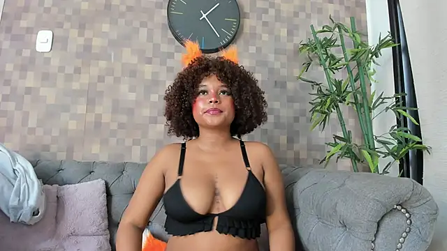 nataly velez online show from 10/31/25, 07:43