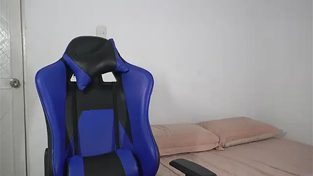 nataly velez online show from 12/21/25, 01:52