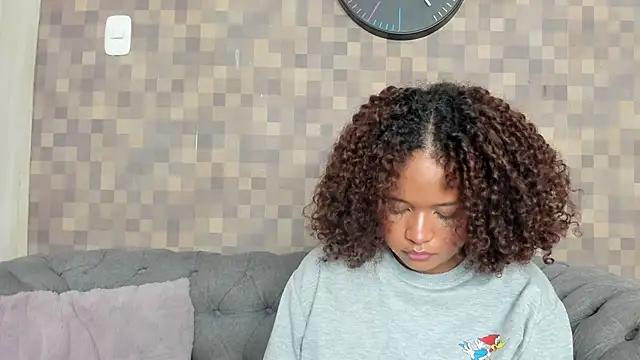 nataly velez online show from 10/24/25, 07:46