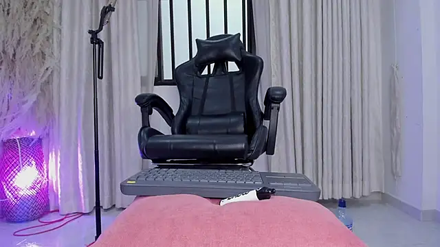 BridgetRodriguez online show from 09/18/25, 12:41