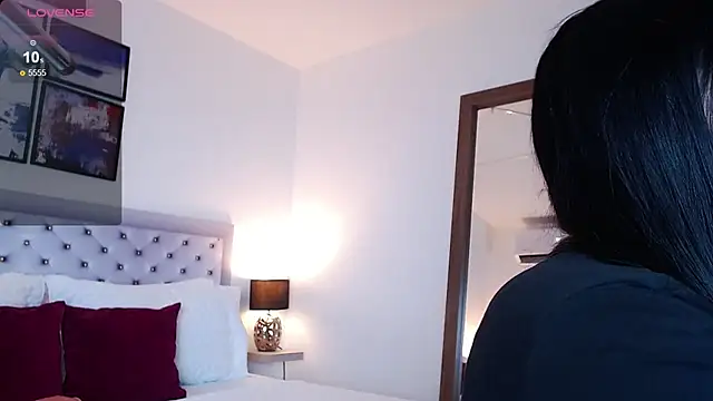 sarascottt online show from 11/28/25, 03:34