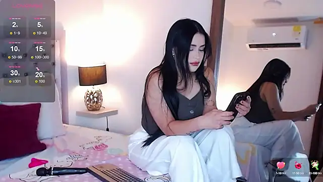 sarascottt online show from 09/10/25, 03:22