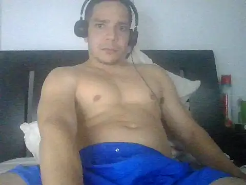 Snapshot of Bigbosscol chatting on 11/15/25, 12:14 Bigbosscol online show from 11/15/25, 12:14