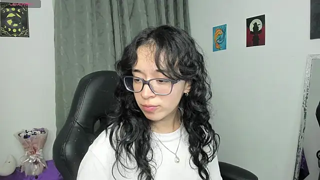 Snapshot of indra_cam chatting on 06/05/26, 06:52 indra cam online show from 06/05/26, 06:52